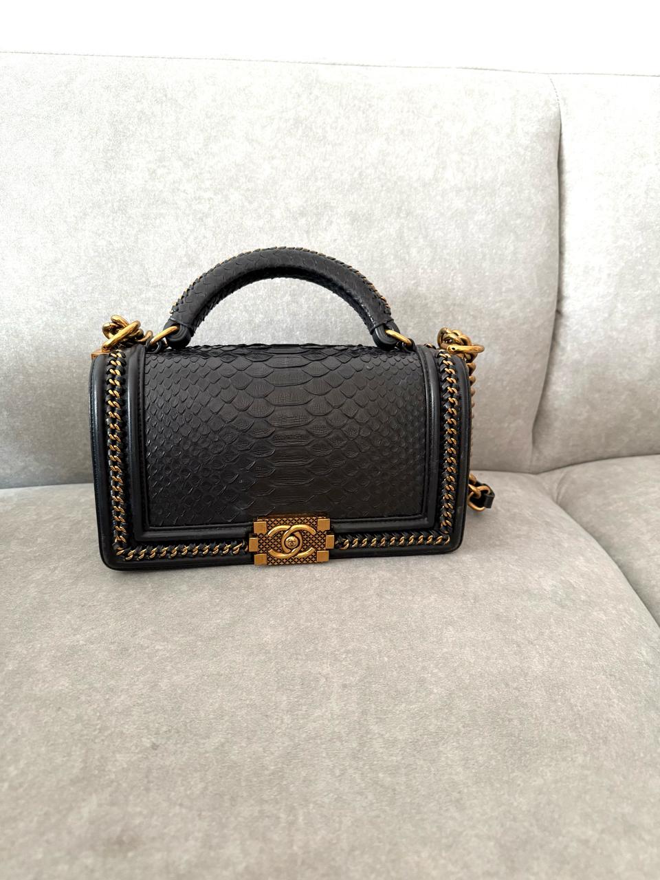 샤넬 파이톤 보이백 탑핸들 마지막가격