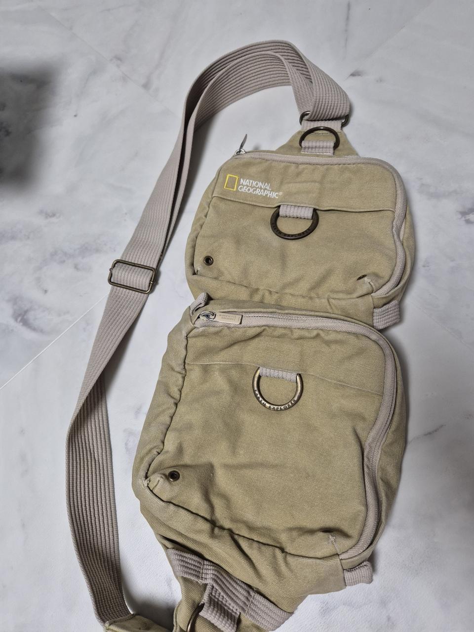 내셔널지오그래픽 슬링백