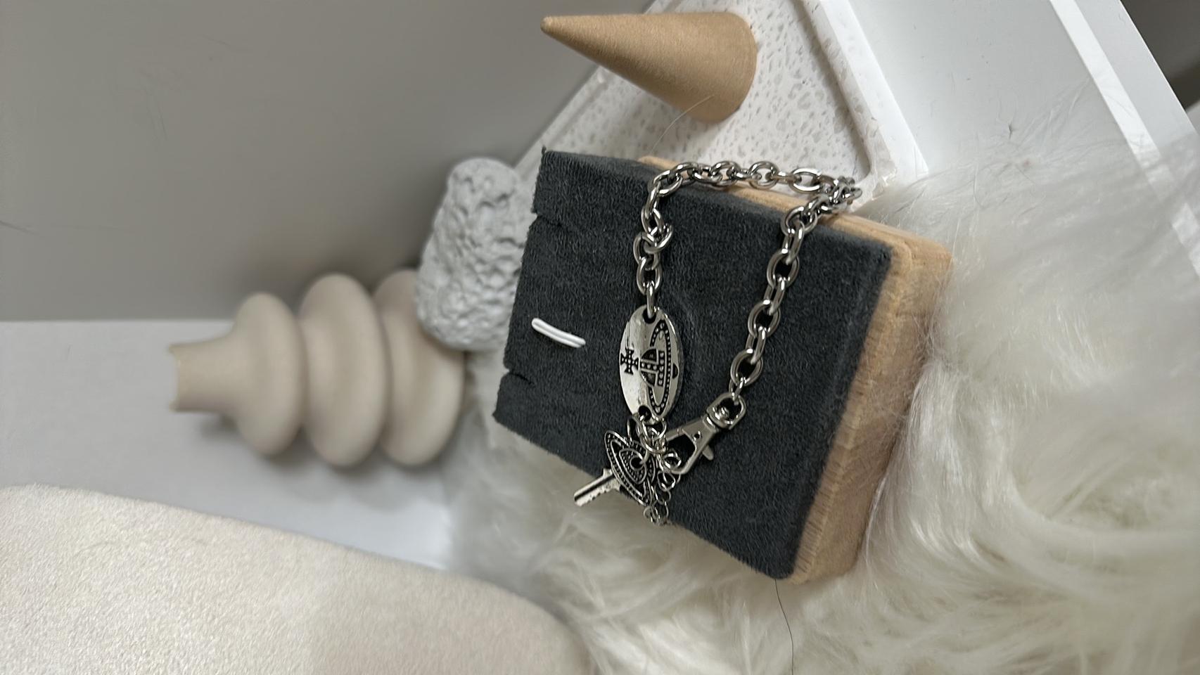 비비안웨스트우드 팔찌