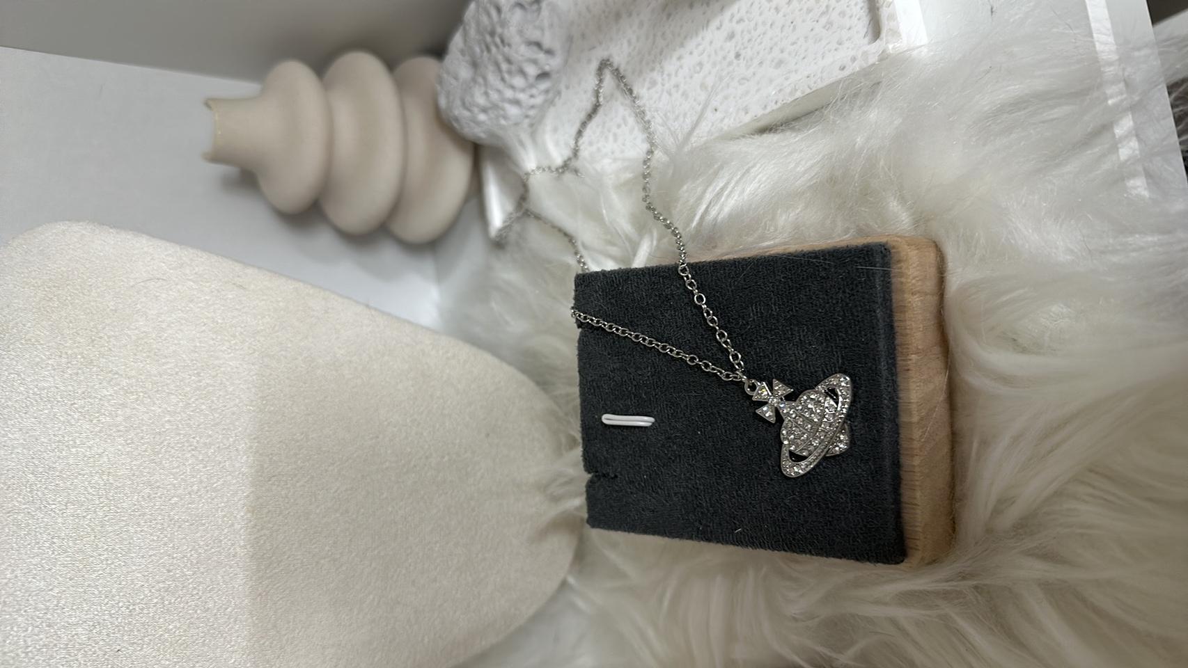 비비안웨스트우드 올큐빅 빅팬던트 실버 목걸이