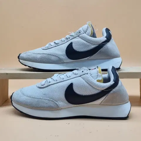 나이키 테일윈드79 스니커즈245.