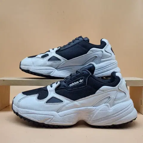 아디다스 팔콘 여성운동화240.