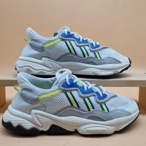 아디다스 오즈위고 운동화 245.