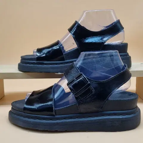 닥터마틴 로미 여성샌들 38 240.