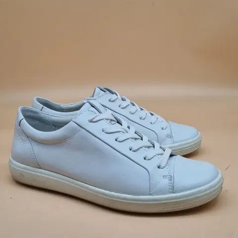 에코 ecco 여성 레더스니커즈 240.