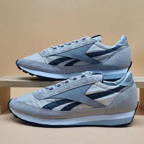 리복 아즈텍 남성운동화280.