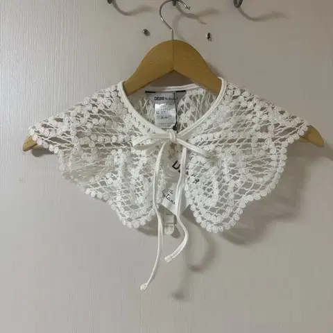 [새상품] 앤디앤댑 DEBB 레이스 넥 카라 화이트