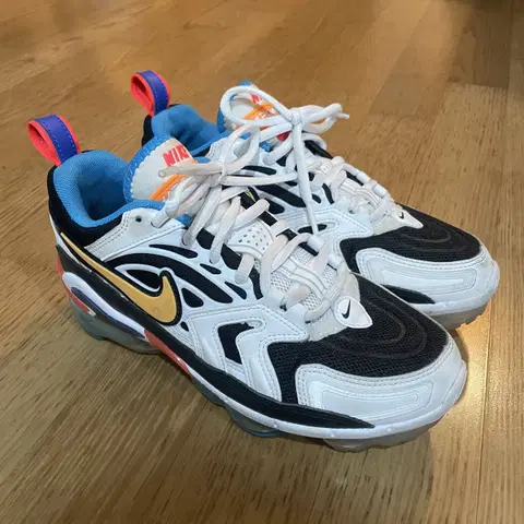 나이키 에어 베이퍼맥스 235