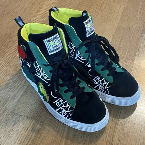 퓨마 스웨이드 낙서 스니커즈 250