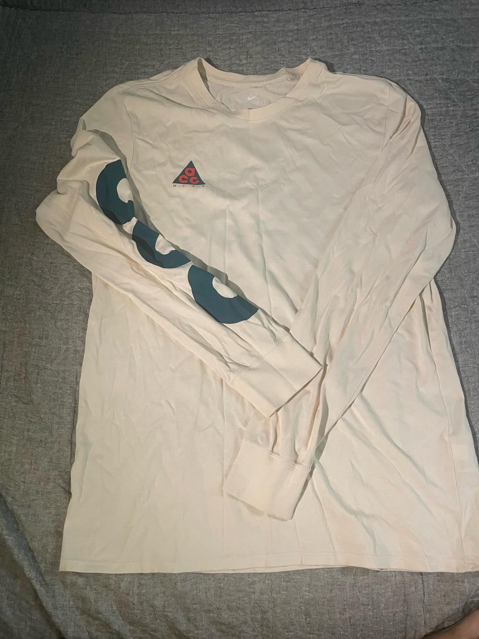 나이키 ACG 롱슬리브 티셔츠 M 사이즈