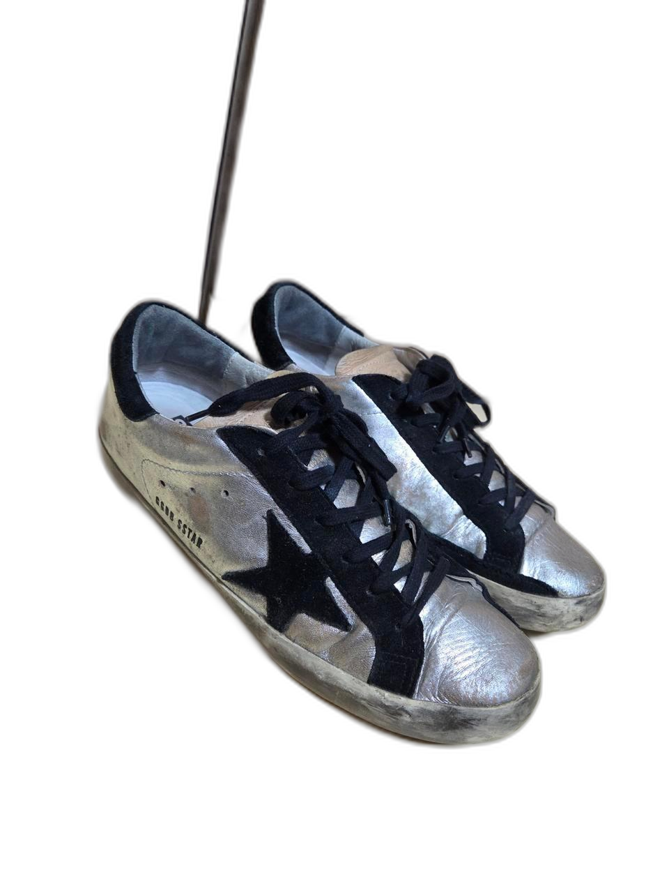 골든구스 수퍼스타 스니커즈입니다 남성용입니다빈티지 컨셉입니다색상