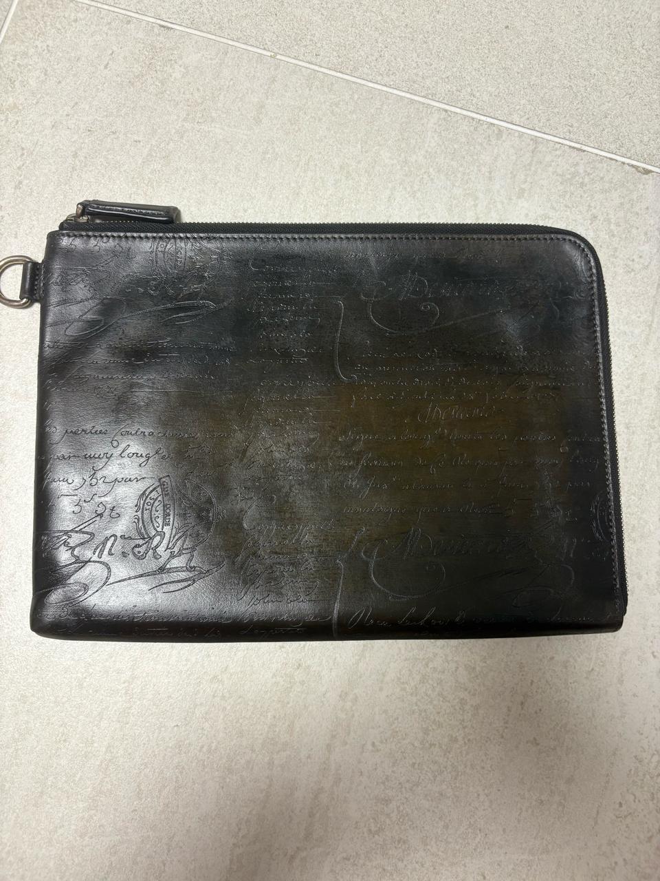 벨루티 클러치백