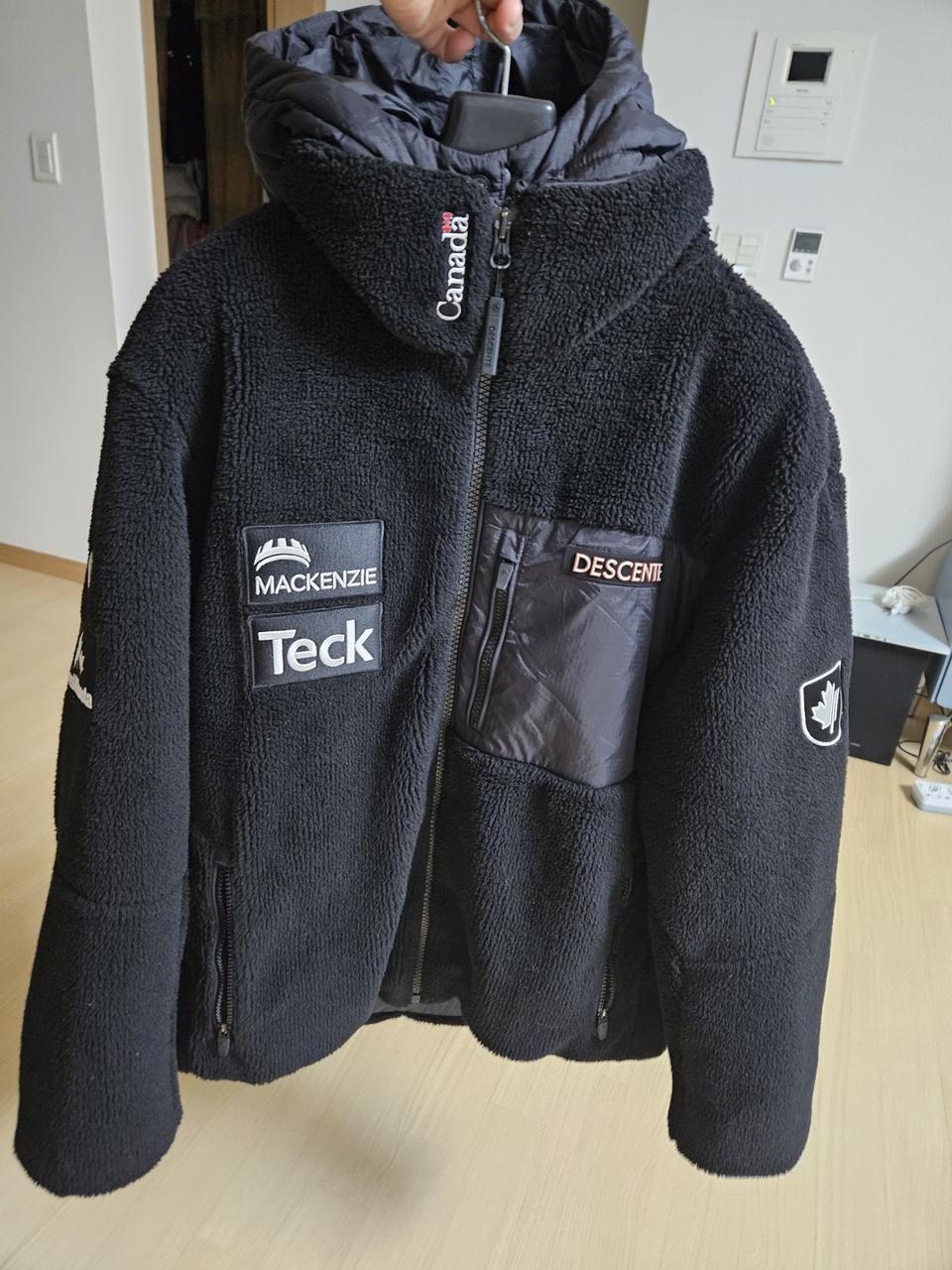 데상트 23FW 플리스패딩팔아요 (100)