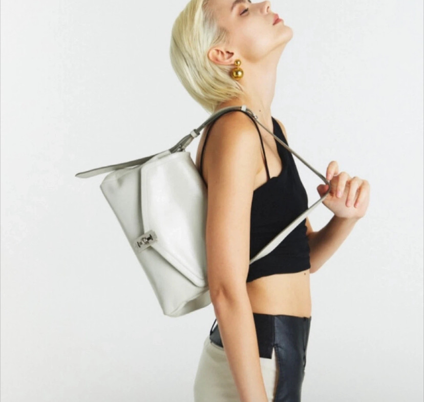 분크 오캄 두 숄더 새상품 판매합니다