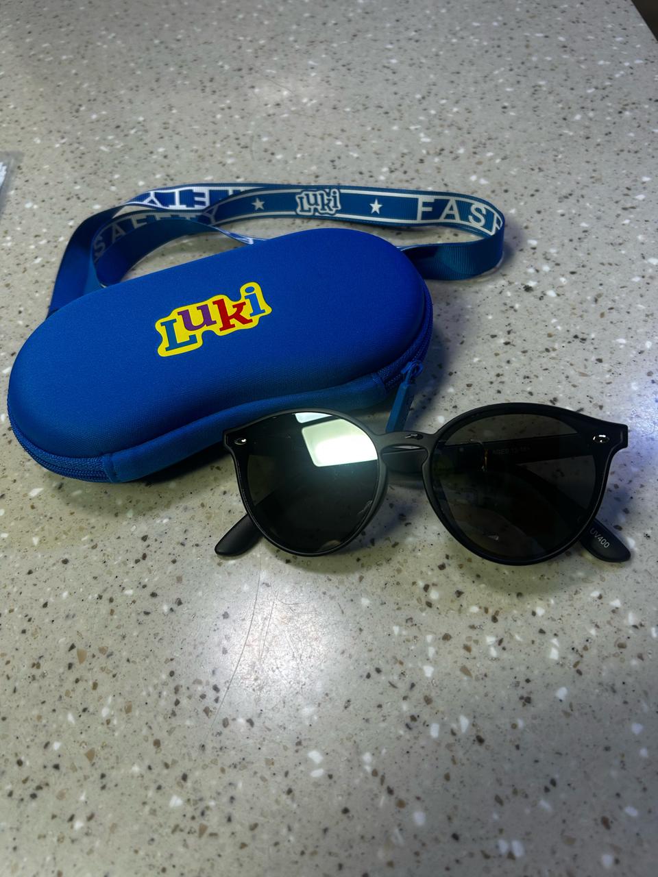 Luki 아동용 선글라스 블랙 판매합니다.