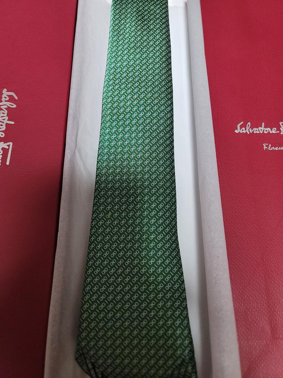 페라가모 넥타이 새상품급