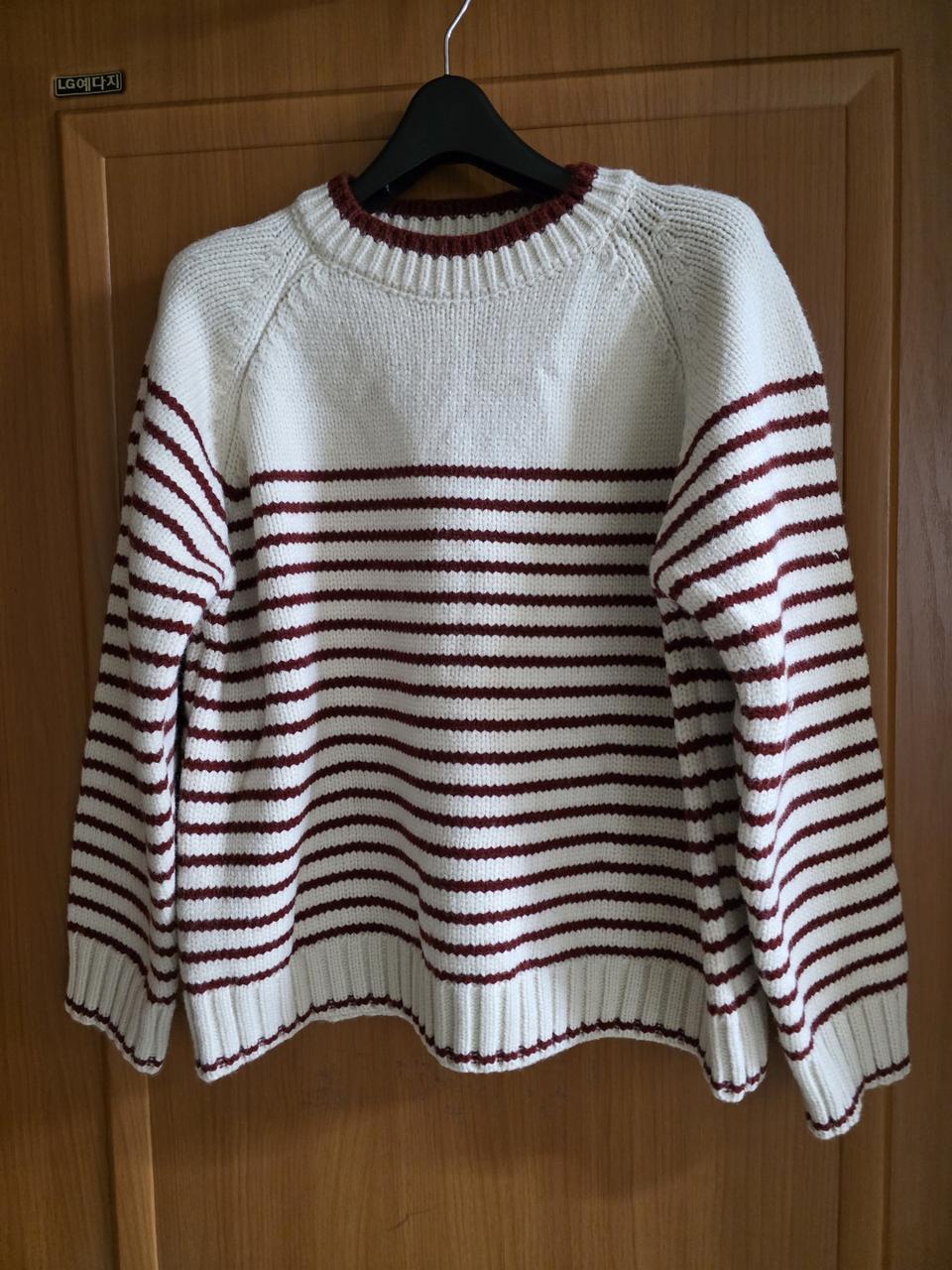 두께감 있는 단가라 니트