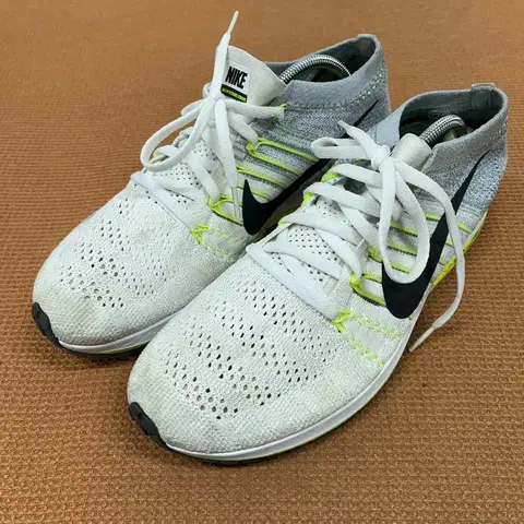 나이키 줌 플라이니트 스트릭6 운동화 280 G08745