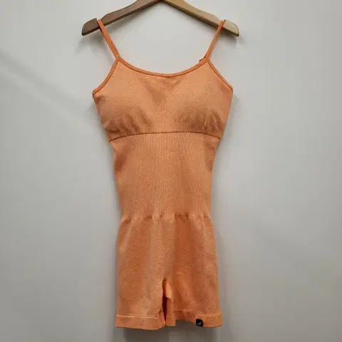 에이브 뮤트 심리스 점프수트