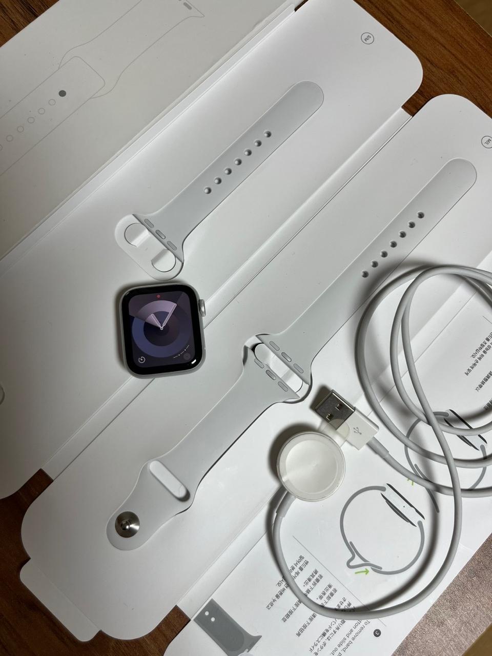 애플워치SE 1세대 40mm 실버알루미늄 gps 배터리92%