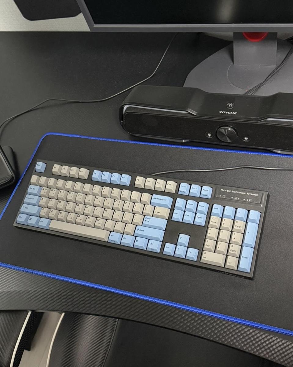 레오폴드 FC900RBT 적축 키보드 판매합니다!