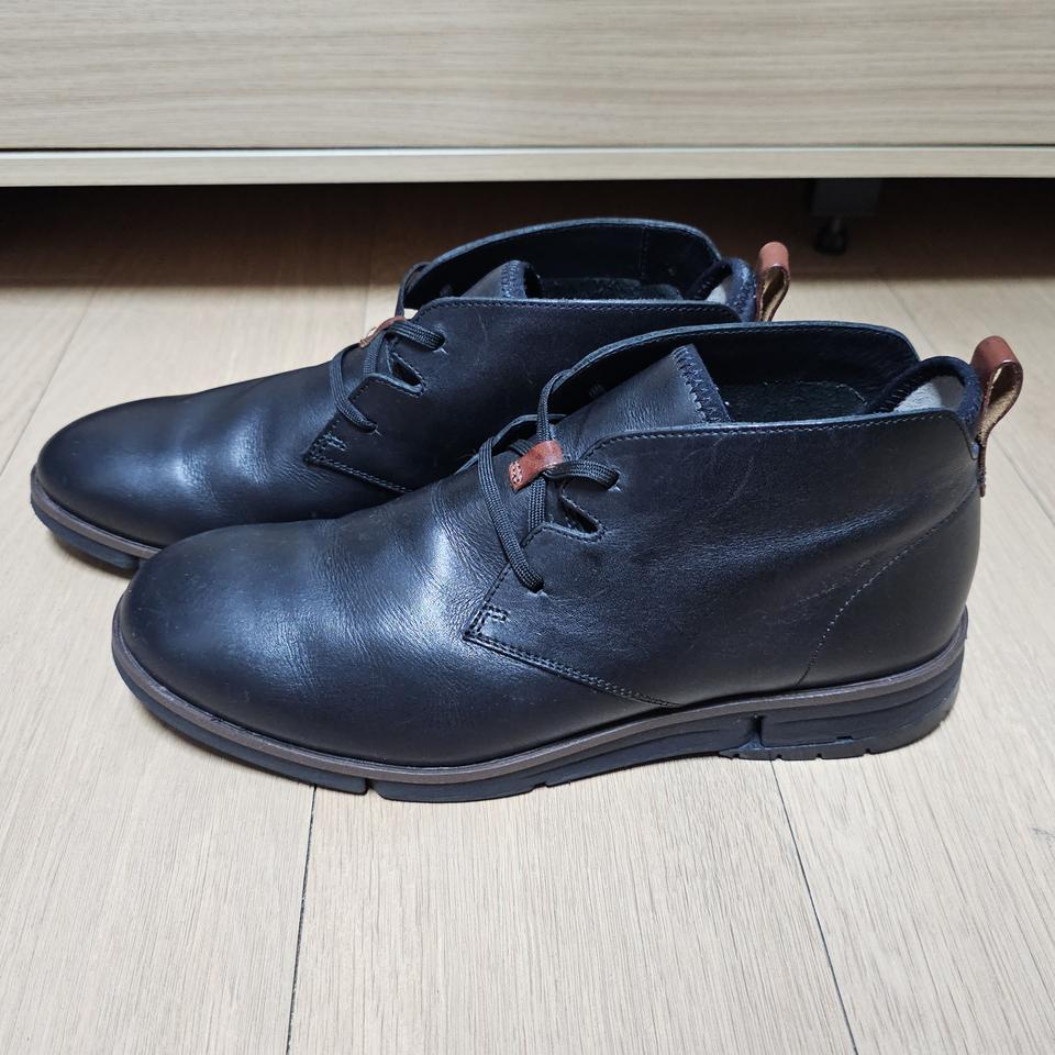 클락스 트라이제닉 블랙가죽 미들탑 남성슈즈 260-265