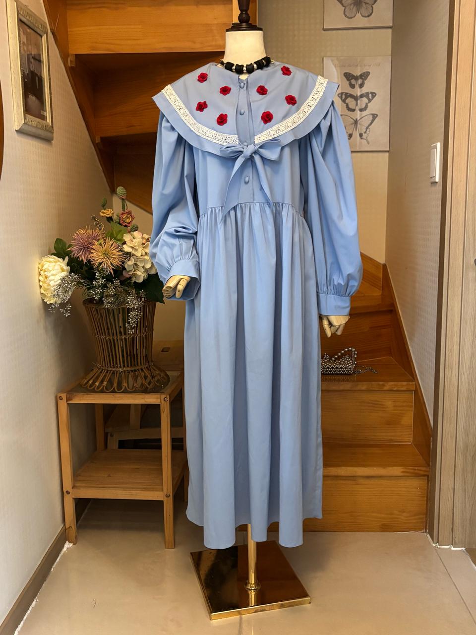 하늘색 빅카라 롱 원피스 장미 자수. 브디끄 세일x