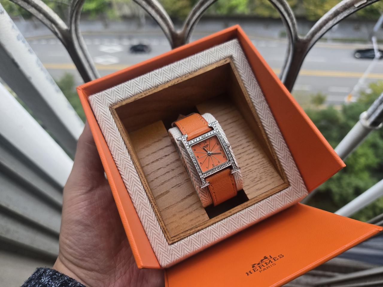 정품-에르메스-H아워-전면 풀-다이야몬드 세팅-스위스제-베젤-여성용-명품시계-신품급