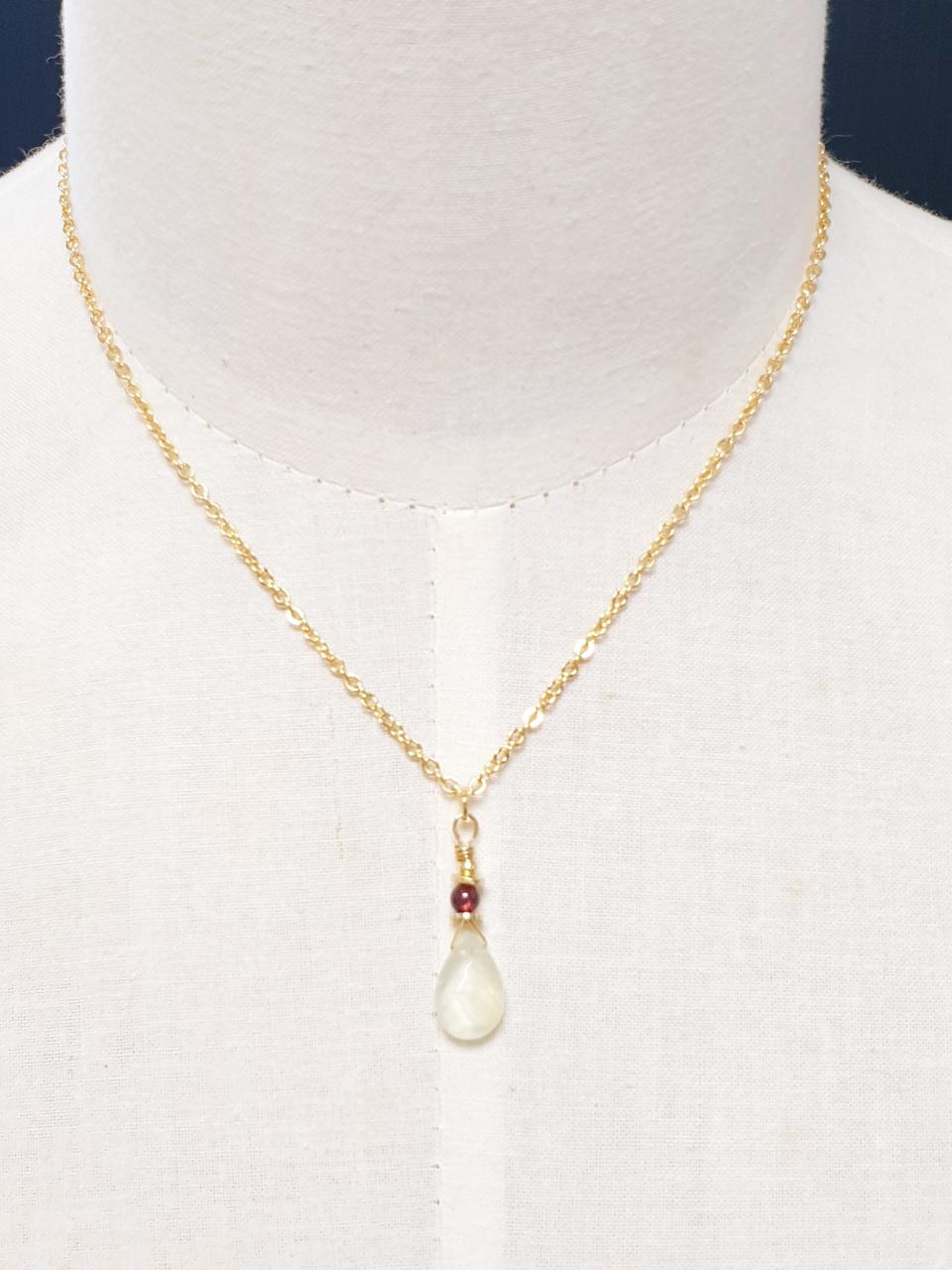 청포도빛 프레나이트 목걸이