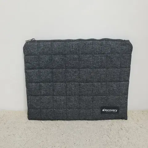 디스커버리 패딩 클러치백 태블릿 파우치