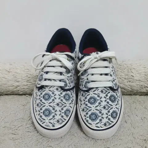 DC X 벤 데이비스 스니커즈 235