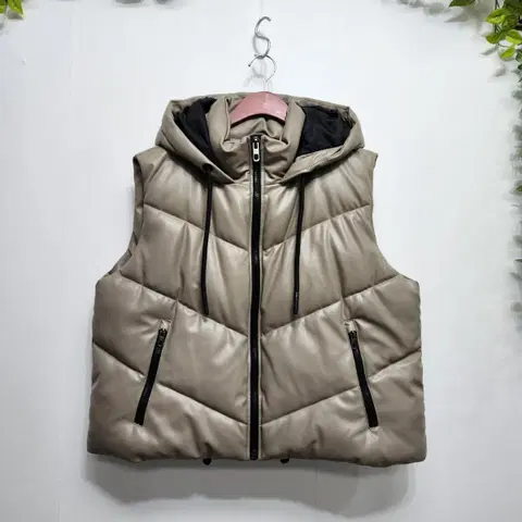 자라 페이크레더 패딩 베스트 M 사이즈