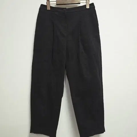 이새 검정색 와이드핏 슬랙스 핀턱 바지