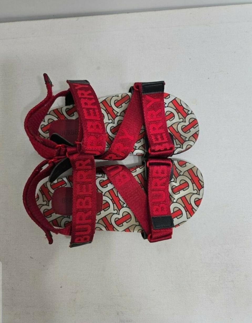 명품 버버리(BURBERRY 정품)큐티 앙증 귀요미 아동샌들 운동화