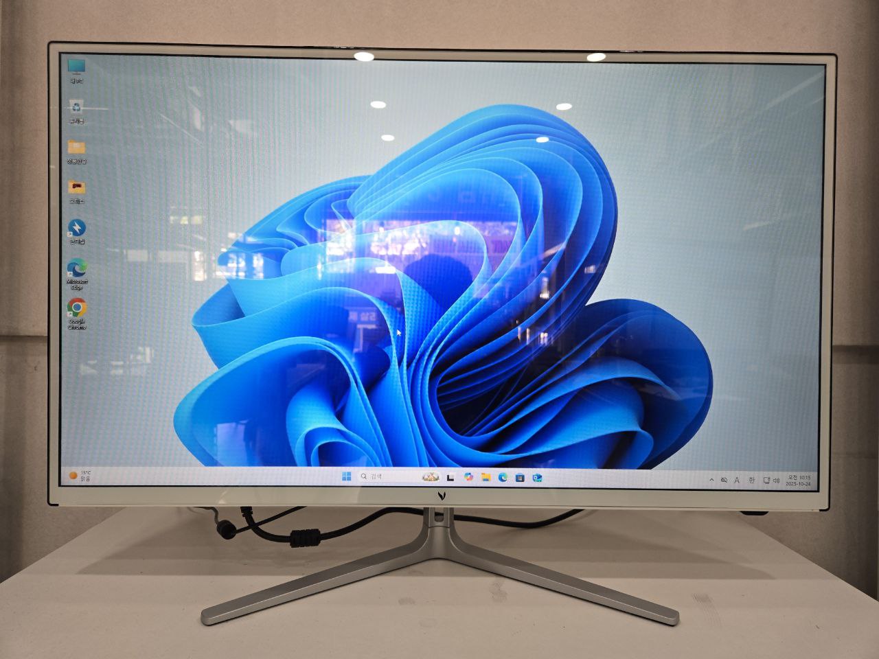엠텍 32인치 240Hz 게이밍 모니터 팝니다.