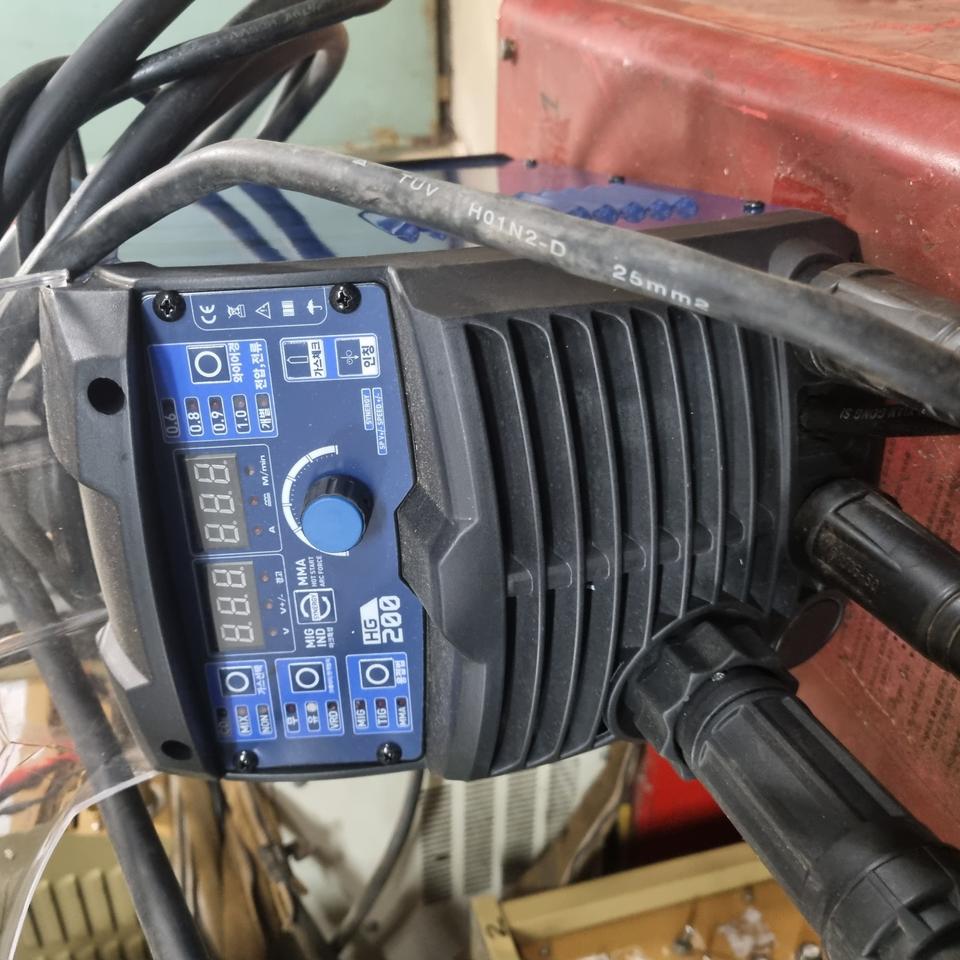 현대 논가스용접기 200A 32만원