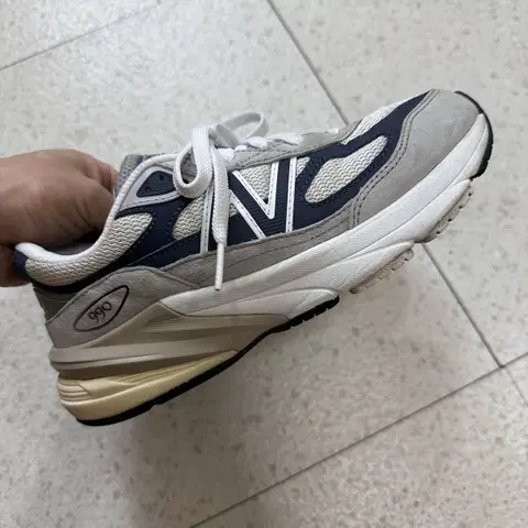 뉴발란스 990v6 메이드 인 USA 그레이 네이비 235