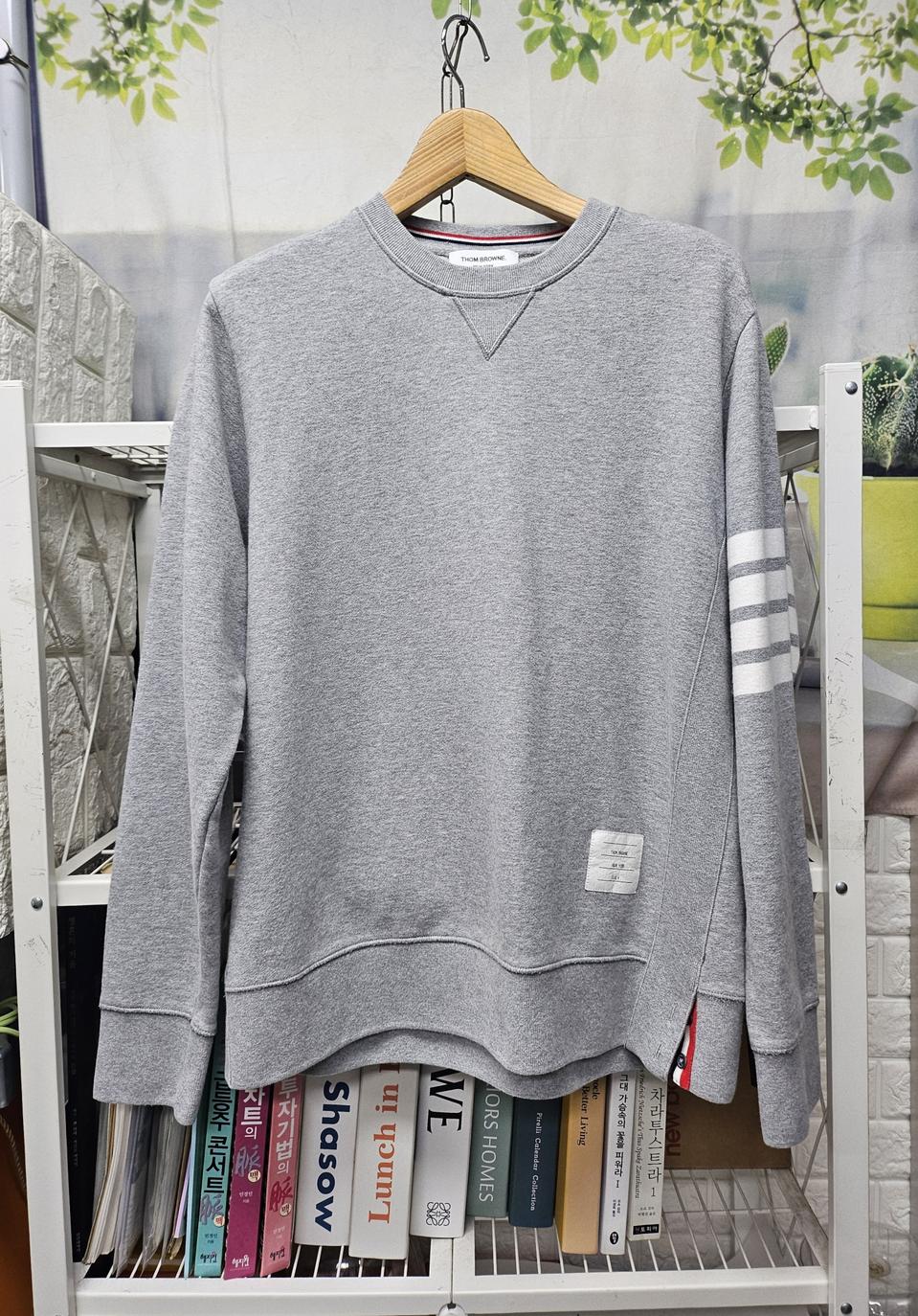 톰브라운 사선 맨투맨 105 그레이 ML99