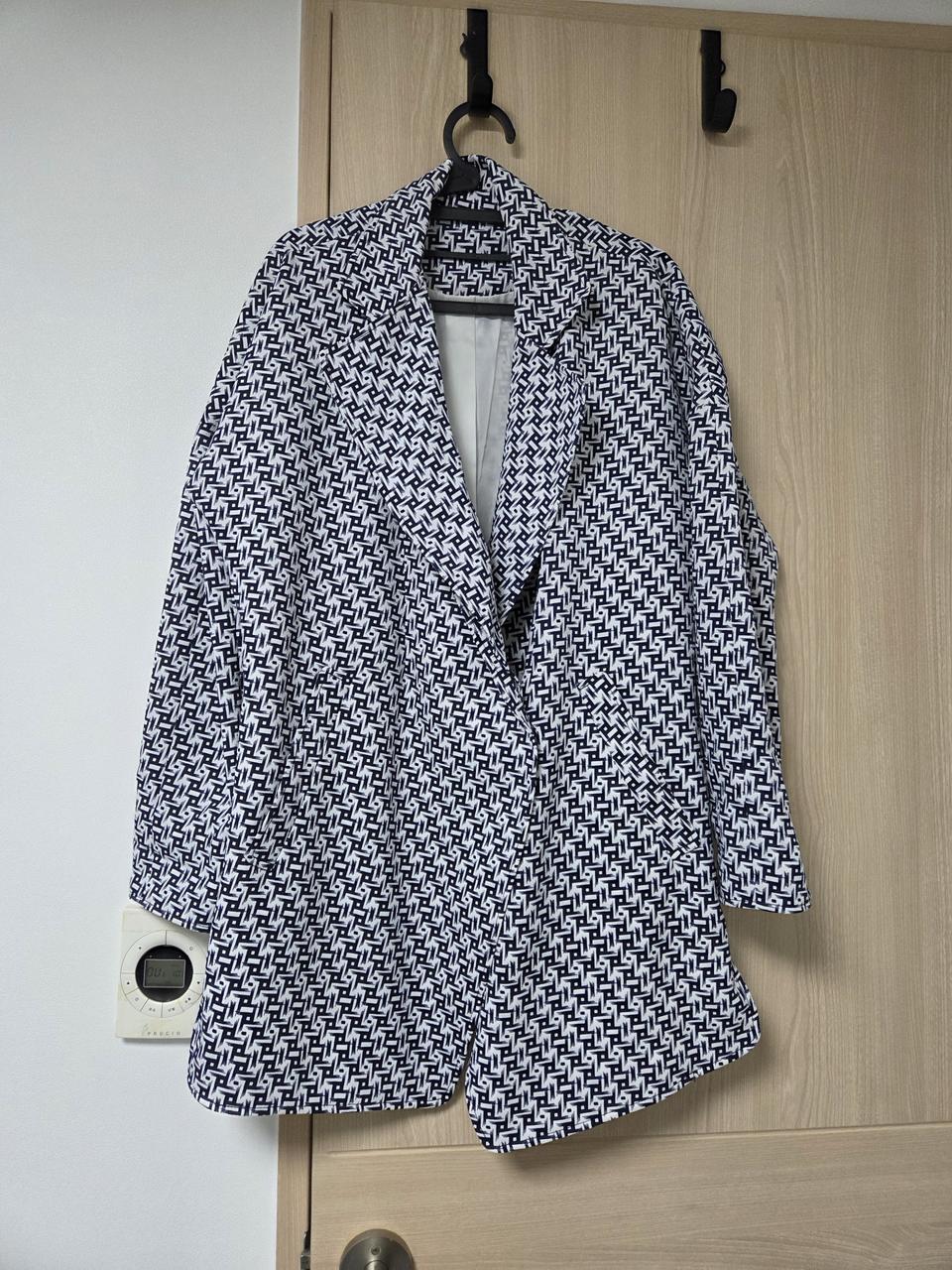 박시핏 패턴 원버튼 자켓