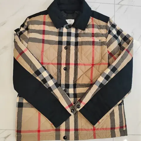 버버리 퀼팅 체크 자켓 12Y