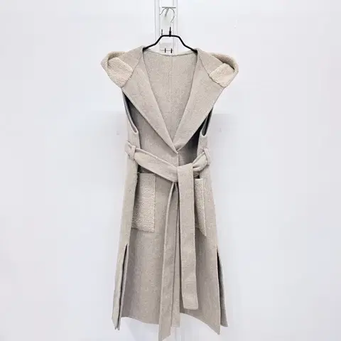 C.A.C 울100% 후드 핸드메이드 베스트