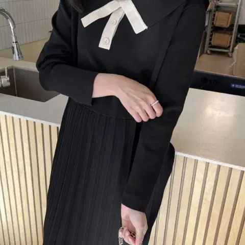 [새상품] 케이프 세일러 빅카라 배색 플리츠 니트 롱 맥시원피스 루즈핏