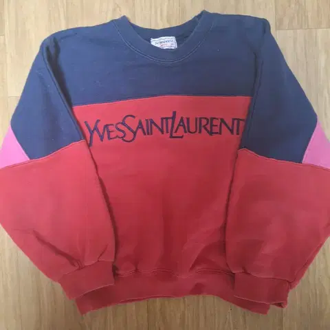 [YSL입생로랑]키즈 120 size 비비드한 맨투맨티셔츠