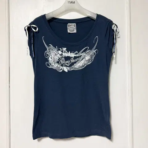 게스진스 큐빅 리본스트링 티셔츠 네이비 보관품