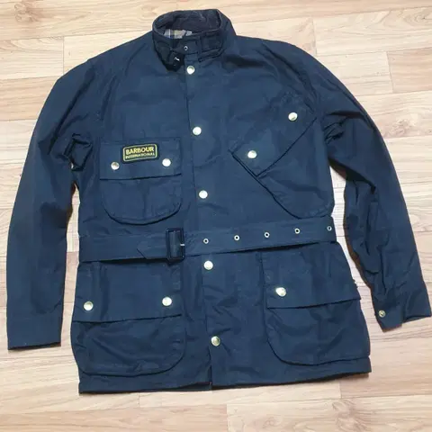 바버 인터내셔널 A7 왁스 자켓 남자100 상태최상 이미지참조 구제