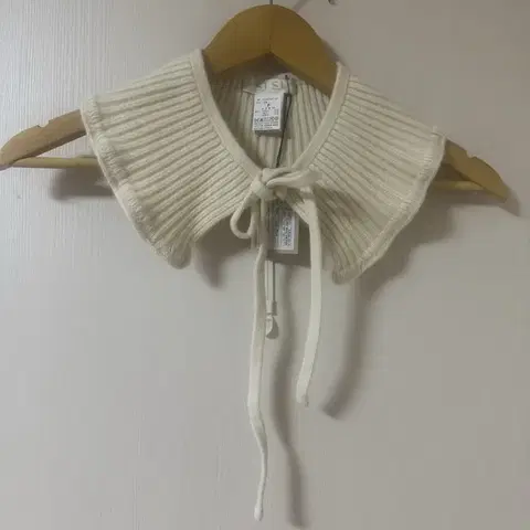 [새상품] 한섬 SJSJ 아이보리 니트 머플러