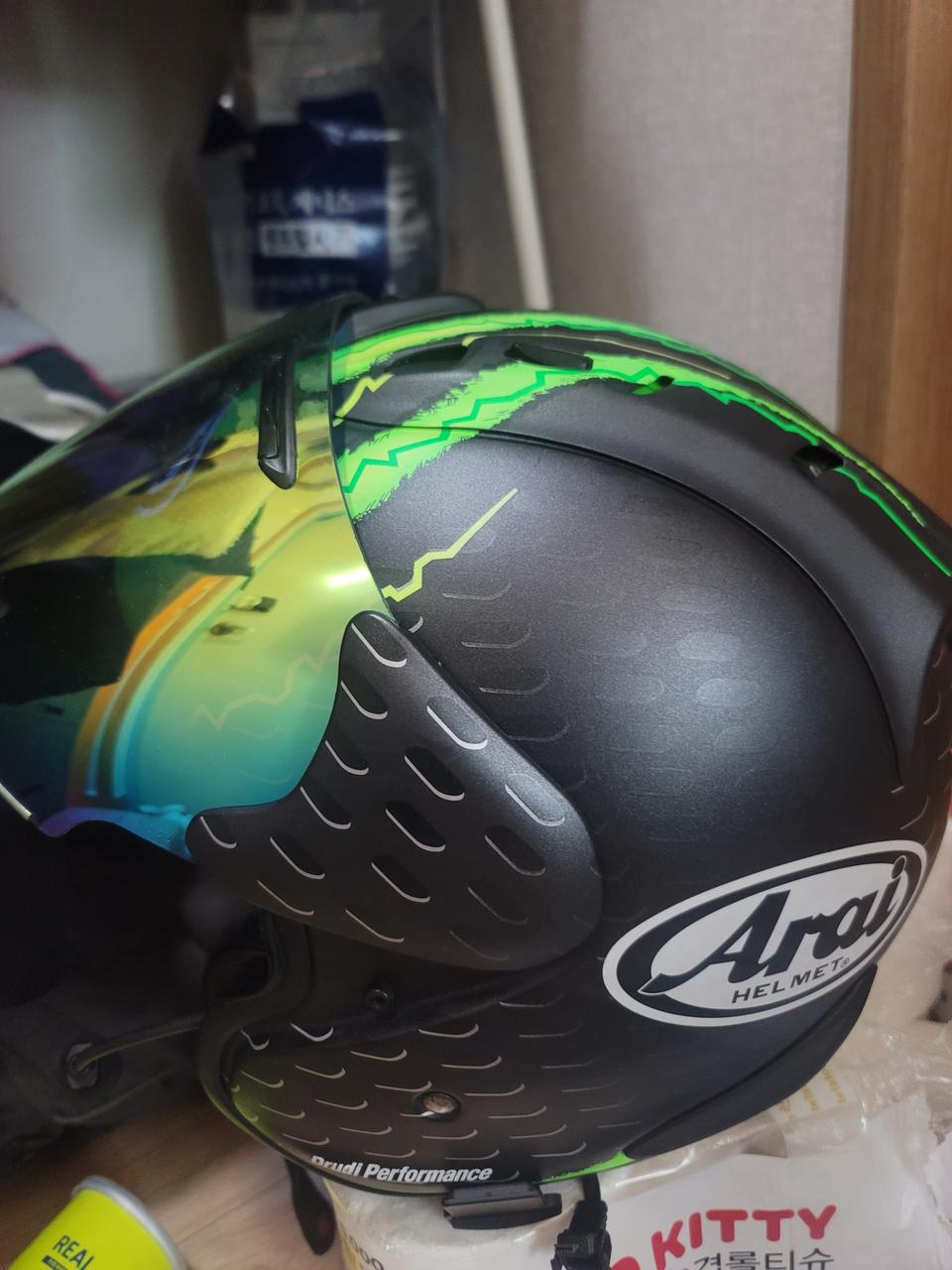 아라이 크러치로우 헬멧