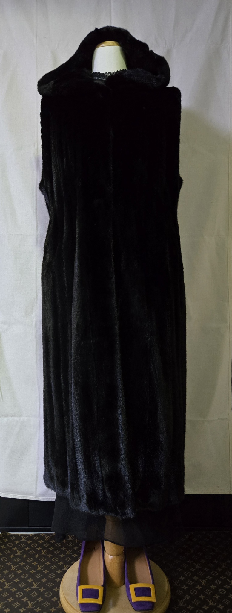 Furmania 블랙그라마 렛아웃 후드 밍크 롱베스트(55~66)