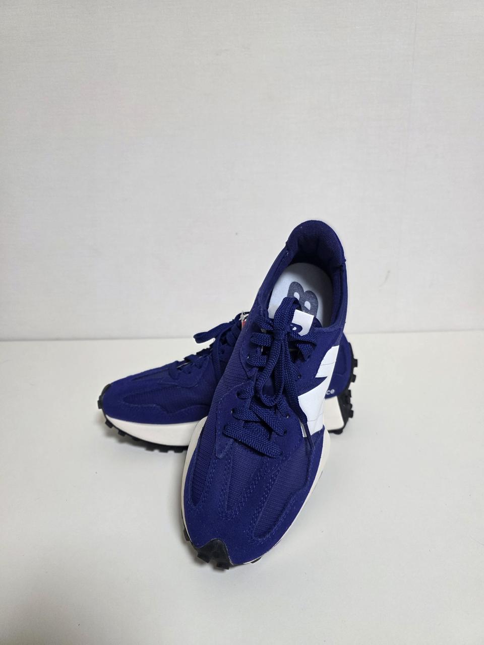 정품뉴발란스 327 택 있는 새상품  (235사이즈)