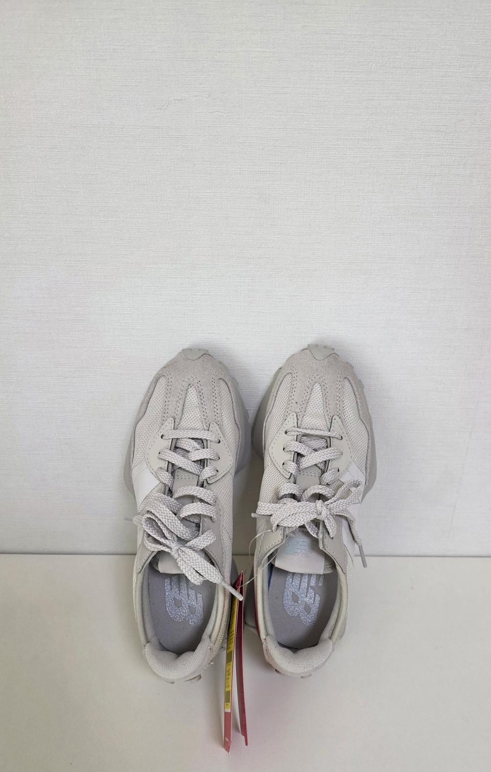 뉴발란스 327 택붙은 연베이지 225 미착용